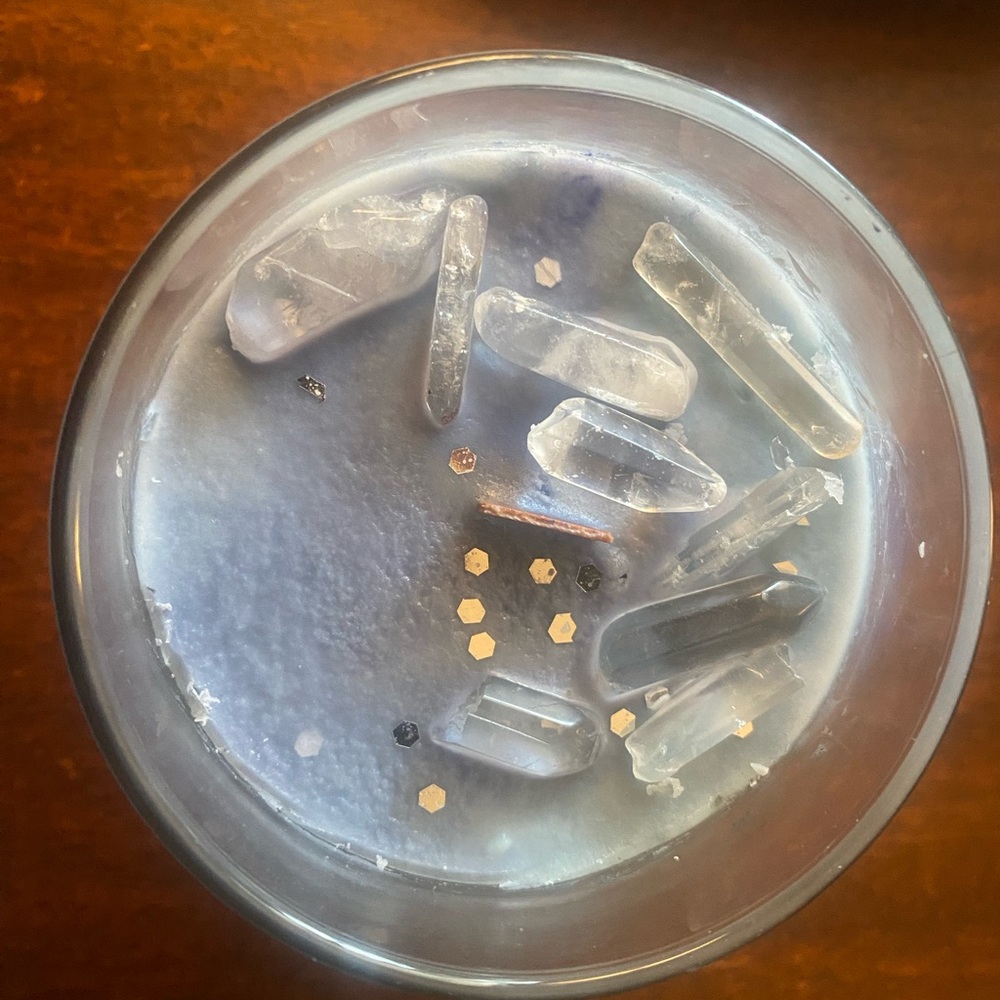 New Moonstone Crystal 9oz Candle with white crystals. Smells amazing PRICE FIRM